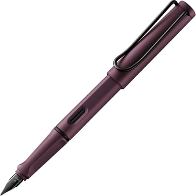 LAMY Safari Scarlet Vulpen | Ergonomische grip | Gepoetste stalen penpunt M | Robuuste ASA-kunststof behuizing | Inclusief blauwe LAMY T 10 inktpatroon | Rechtshandig