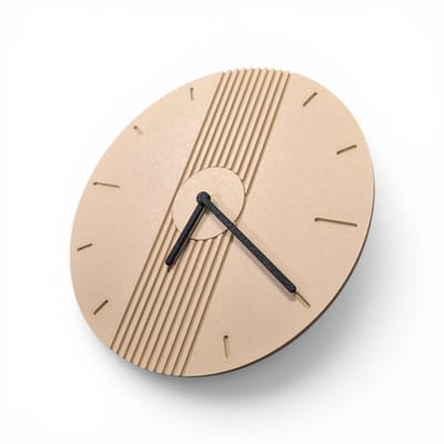 Moderne Design Wandklok Ø25 cm – Houtkleurig met Zwarte Wijzers - Reliëf Details