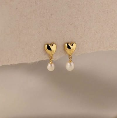 Vibe- gouden hart met parel - parel - oorbel - juweel - geschenk - feestdagen - goud - gold platen