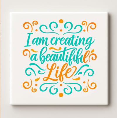 Ik Creëer een Prachtig Leven Tegel 15x15cm – Inspirerende Quote Keramische Wanddecoratie – Positieve Huisdecoratie – Motiverend Cadeau Idee