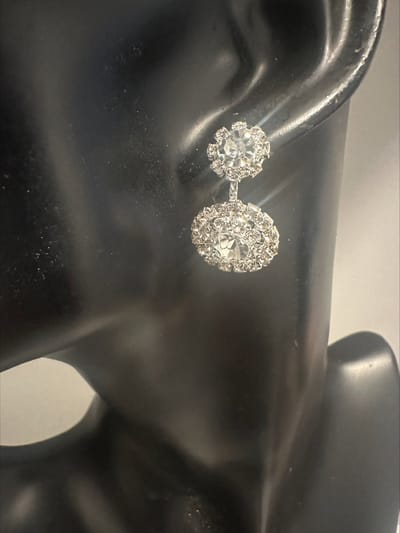 Sneeuwvlok oorbellen met strass steentjes | Make up | Parfum | Moederdag | Verjaardagscadeau| Cadeautje| Valentijnsdag| Kado | sieraden | vaderdag | oorbellen | oorsieraden