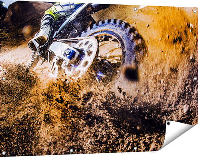 Gards Tuinposter Motorcross Wiel met Modder - 120x80 cm - Tuindoek - Tuindecoratie - Wanddecoratie buiten - Tuinschilderij