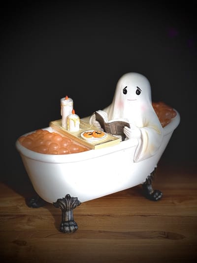 Spookje in bubbel bad 16 cm hoog LED - Halloween - Griezel - Herfstcollectie - Herfstdecoratie - interieurdecoratie - accessoire - voor binnen - gift - geschenk - cadeau verjaardag