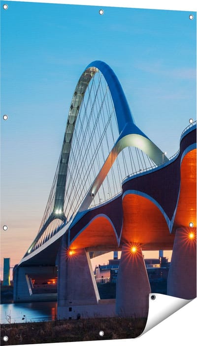 Gards Tuinposter Oversteek Brug in Nijmegen - 80x120 cm - Tuindoek - Tuindecoratie - Wanddecoratie buiten - Tuinschilderij
