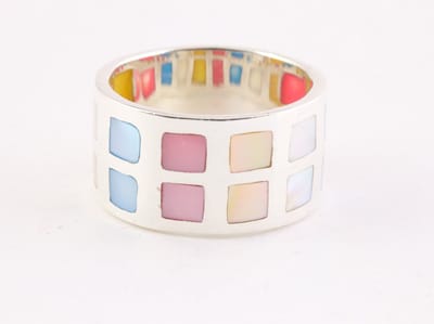 Brede zilveren ring met veelkleurige schelp - maat 20