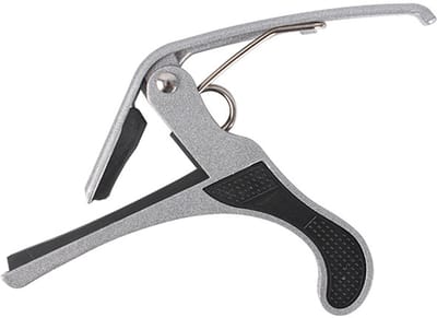 Capo - Gitaarklem - Platte toets - Gitaar capo met grip - Elektrisch, akoestisch en ukelele - Guitar capodaster - Gitaar /muziek accessoire - Aluminium - Zilver - Jonyx
