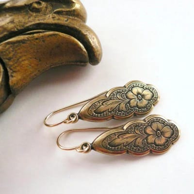 Exquise Goudkleurige Metalen Geometrie Waterdruppel Bloemgravure Hangende Oorbellen voor Vrouwen Sieraden black