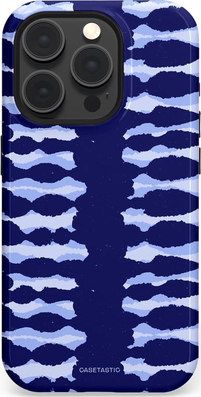 Casetastic Hoesje Geschikt voor Apple iPhone 15 Pro Magsafe - Stijlvolle Beschermende Duo-layer Case - Golven in blauw