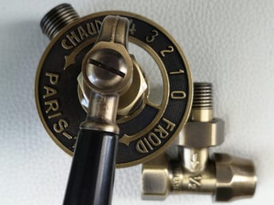 Antieke radiatorkraan Paris met voetventiel en ontluchter. Antiek Brons , aansluiting 1/2¨x 1/2¨ . Ideaal voor klassieke en gietijzeren radiatoren.
