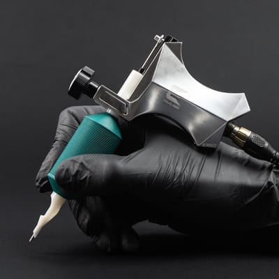 Equaliser Ergo | Premium Professionele Tattoo Machine | Draadloze Tatoeage Pen | Wireless | PMU Gun | Zelf Tatoeëren Kit | Cartridges | Naalden | Beginner & Gevorderden Set 1RL | 3RL | 7RL 1 | Premium Professionele Tattoo Machine | Draadloze