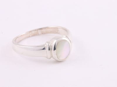 Fijne zilveren ring met parelmoer - maat 16.5