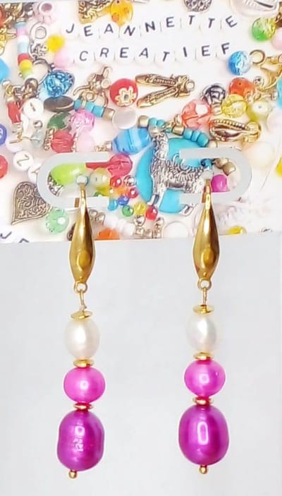 JeannetteCreatief® - Zoetwaterparels- Fuchsia Parels - Oorbellen Dames - Oorbellen Parels - Paars - Gekleurde Parels - Witte Parels - Roze Parels - Fuchsia Parels - Roze Oorbellen - Gouden - Sieraden - Valentijn - Moederdag