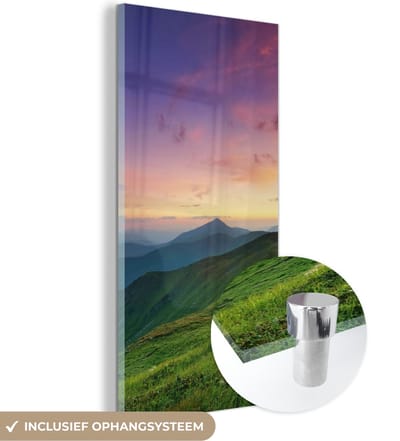 MuchoWow® Glasschilderij 20x40 cm - Schilderij acrylglas - Berg - Gras - Landschap - Avond - Foto op glas - Schilderijen