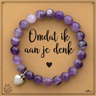Bixorp Droom Amethist Armband op Cadeau Kaartje - Omdat ik aan je denk - Met Hartje Hanger - 8mm / 18cm Edelsteen Kralenarmband - Inclusief Cadeau Envelop