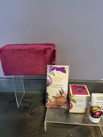 gift of scent - geschenk set geur - handcreme - geurkaars - luxe toiletzak - geurzakje - kerst - verjaardag - leuk kado - mooi geschenk - moeder dag - vriendin
