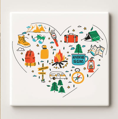 Hartvormige Kampeer Avontuur Tegel 15x15cm – Outdoor Reistegel Cadeau voor Natuurliefhebbers
