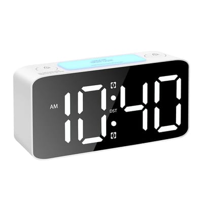 Ynkkvre -Digitale LED Wekker met RGB Display – Extra Luide Dubbele Alarmfunctie 105 dB – Nachtlampje met 7 Kleuren – Groot LED Display met Duidelijke Cijfers – USB Oplader & Snooze Functie-Wit