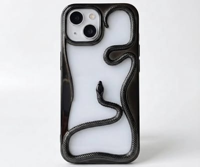 Zwart kunststof telefoon hoesje dames en heren met 3D slang design – beschermende backcover geschikt voor iPhone 13 Pro – zwarte snake case met verhoogd reliëf