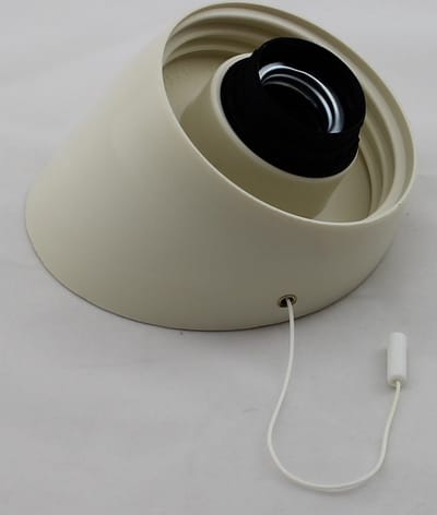 Schuine wandlamp, kunststof voet met aan/uit-trekkoord, fitting E27