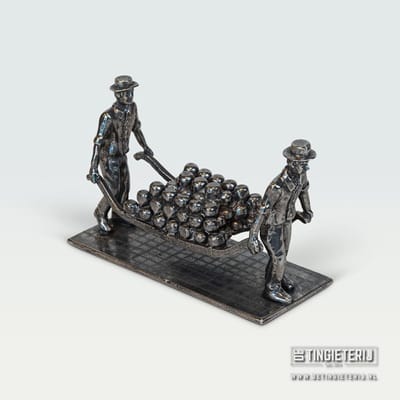 Beeldje Kaasdrager - Typisch Alkmaar - Holland souvenir - Oude ambacht- Miniatuur kaas - Oerhollands - Relatiegeschenk kaasboer - Cadeau kaasboerderij - luxe geschenk