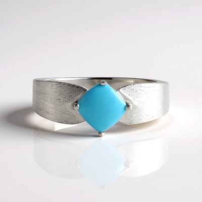 Cavill - Zilveren Ring met Sleeping Beauty Turkoois 0,75ct - 925 Sterling Zilver Platina Geplateerd - Antiek Kussen Cabochon - Elegante Turquoise Ring