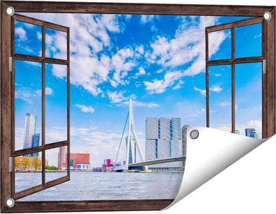 Gards Tuinposter Doorkijk Erasmusbrug aan het Water in Rotterdam - 60x40 cm - Tuindoek - Tuindecoratie - Wanddecoratie buiten - Tuinschilderij