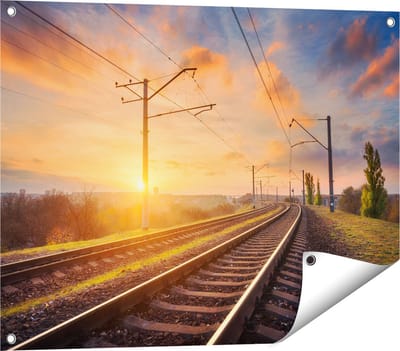 Gards Tuinposter Rails Spoorweg bij Zonsondergang - 80x60 cm - Tuindoek - Tuindecoratie - Wanddecoratie buiten - Tuinschilderij