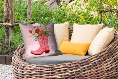 Buitenkussen Weerbestendig - Cowboylaarzen - Roze - Boeket - Bloemen - 50x50 cm