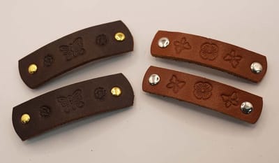 Leren kinder haarclip 2x donker bruin met vlinder met bloemen, 2x beige met bloem met vlinders - set van 4 kleine haarclips van leer voor kinderen of volwassen die een klein haarclip willen - prachtige bloemen, vlinder kinder haarclips