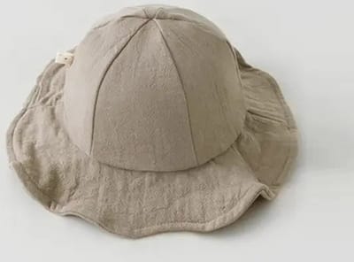 Baby Zonnehoedje Volant - Effen Taupe - met touwtjes - Maat 46-48 (6-18 mnd)
