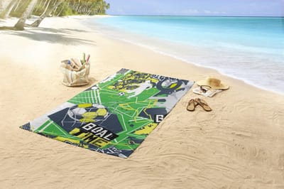 Strandlaken voor Kinderen 75x150 cm - Voetbal Print - Groen - Goal Time - Oeko-Tex Gecertificeerd - Zacht Polyester Velours