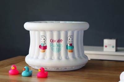 Cupcake Babies Basic Pack: Opblaasbaar Wit Babybadje in reistasje