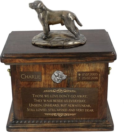 Labrador Retriever urn met beeldje - gepersonaliseerde urn voor hondenas