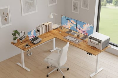 Elektrisch In Hoogte Verstelbaar L-Vormig Hoekbureau 160x140 cm – Zit-Sta Bureau met Geheugenfunctie & Anti-Botsing – Ergonomisch Kantoor- en Gamingbureau – Robuust Metaal Frame – Lichtbruin Hout – HomeByNicole