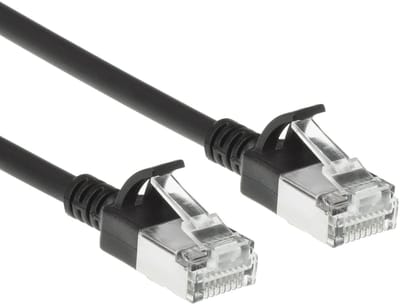 ACT Zwarte 0,5 meter LSZH S/FTP CAT7 slimline patchkabel snagless met RJ45 connectoren DF7900