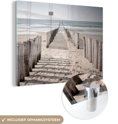 MuchoWow® Glasschilderij 120x90 cm - Schilderij acrylglas - Strand - Hek - Schaduw - Foto op glas - Muurdecoratie woonkamer - Wanddecoratie slaapkamer - Schilderijen