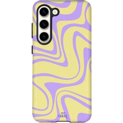 xoxo Wildhearts Sunny Side Up - Hoesje geschikt voor Samsung Galaxy S25 - Siliconen hoesje met dubbele beschermlaag - Luxe case - Stevige backcover - Golvenprint - Golvend patroon - golven - Geel / Paars