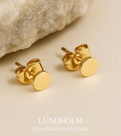 Lundholm Oorknopjes Dames Goud kleurig Rondje 2mm - Tweede Gaatje Oorbellen Klein - Cadeau Cadeau voor Vrouw - Premium Stainless Steel - Liora Serie - Luxe Geschenkverpakking