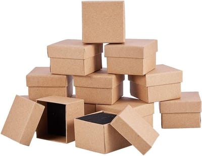 24 Stuks Kartonnen Sieradenboxen - Kraft Geschenkdozen voor Ringen, Oorbellen en Halskettingen met Zwarte Sponsinzet, 5 x 5 x 4 cm