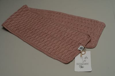 Dasje-baby-oud roze-gebreid-15x85 cm-handgemaakt-(Sweet baby Bedstraw )