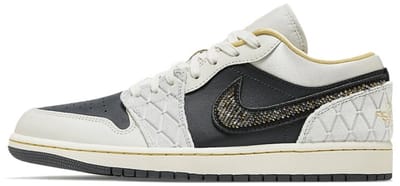 Air Jordan 1 Low Beaded Swoosh - Maat 42.5