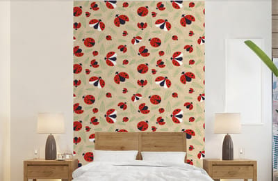 Behang - Fotobehang Lieveheersbeestje - Bladeren - Design - Breedte 140 cm x hoogte 220 cm
