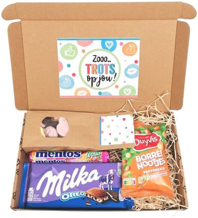 Geslaagd - Examen cadeau - Trots op jou brievenbus cadeau - Zooo trots op jou- chocolade - borrelnootjes - snoep - cadeau