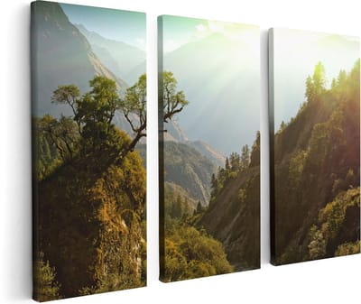 Artaza Canvas Schilderij Drieluik Bos In De Bergen Met Zonneschijn - Kleur - 120x80 cm - Wanddecoratie Woonkamer - Schilderijen - Muurdecoratie