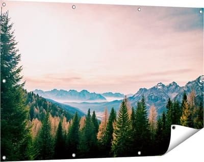 Gards Tuinposter Bos met Bomen bij Bergen Landschap - 120x80 cm - Tuindoek - Tuindecoratie - Wanddecoratie buiten - Tuinschilderij