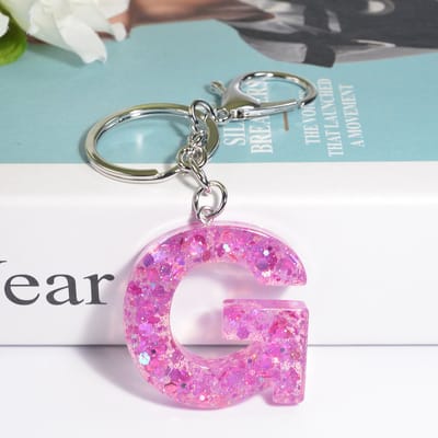 Sleutelhangers of voor je tas van A tot Z - met een pompon of kwastje - met letter - mooi design - handgemaakt - sleutelhangers - design - mode - goud - zwart - blauw - roze- rood