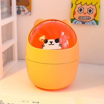 Schattig bureau-afvalbakje met deksel – Kleine mini-bureau-organizer voor de slaapkamer – Pennenhouder & opbergdoos – Met klapdeksel – Multifunctioneel – Bureau-afvalbak – Organizer-rekje – Plastic pennenbakje – Houder voor schrijfwaren–16 x 12,5 cm