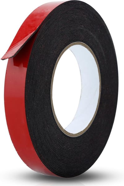 Intirilife Dubbelzijdige foam tape zwart - Afmeting: 6mmx30m - Montagetape Zwaar plakband Zwaar plakband Extra sterk