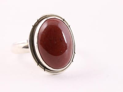 Ovale zilveren ring met rode jaspis - maat 18