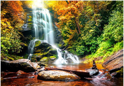 Fotobehangkoning - Behang - Vliesbehang - Fotobehang Waterval in het Bos - Amazing wonder of nature - 150 x 105 cm